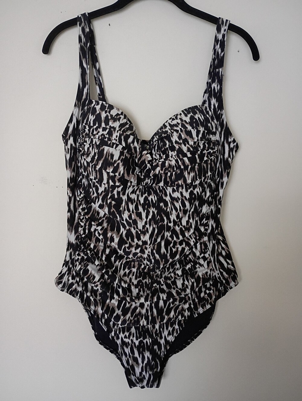 Nip Tuck Joanne Leopard Print Ruched One Piece Swimsuit Size 12